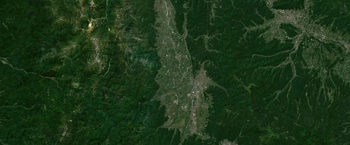 Display a satellite raster baselayer.